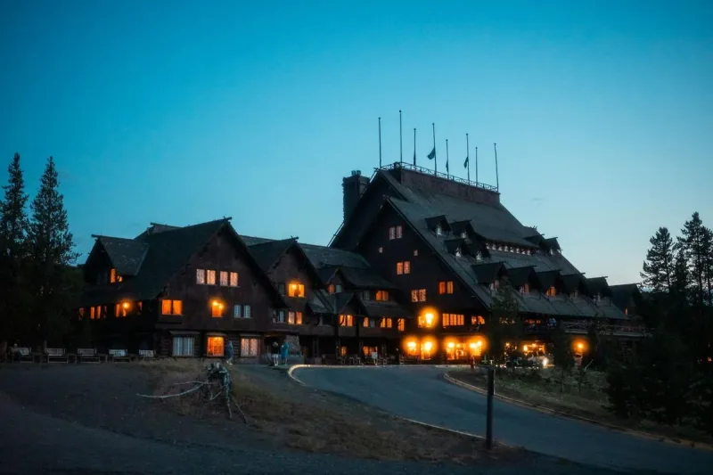 20 Fun Facts You Didn't Know about Yellowstone's Old Faithful Inn