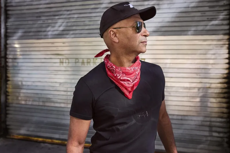 Tom Morello Pays Tribute to His Mother, Prepares For First-Ever Solo Rock Album - Interview