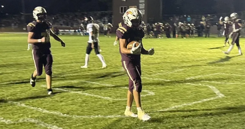 No. 6 Florence-Carlton relies on Schneiter, in return home, in win over No. 1 Tigers