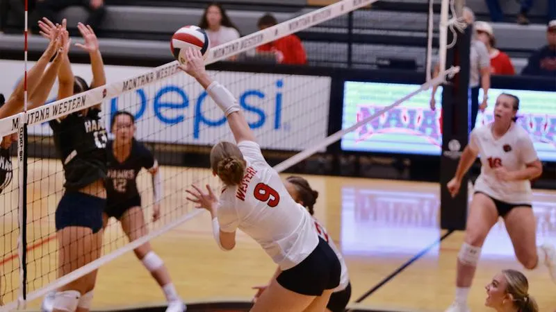Bulldog Volleyball Takes Down Dickinson State in Five-Set Thriller
