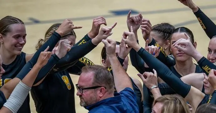 Yellowjackets drop three-set road match at Alaska Anchorage