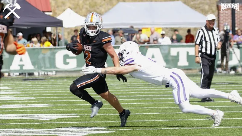 Football moves up to No. 2 in NAIA coaches' poll