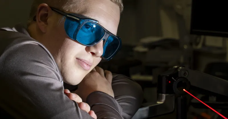 Photonics student earns international scholarship
