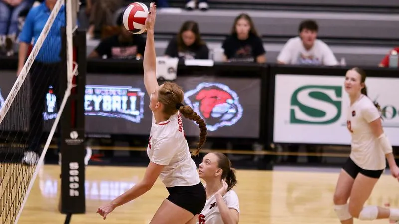 Bulldog Volleyball Sweeps Skylights 3-0 Friday