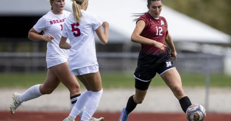 Senior-frosh synchronicity: Electric scoring duo sparks Hamilton soccer to 6th-straight win