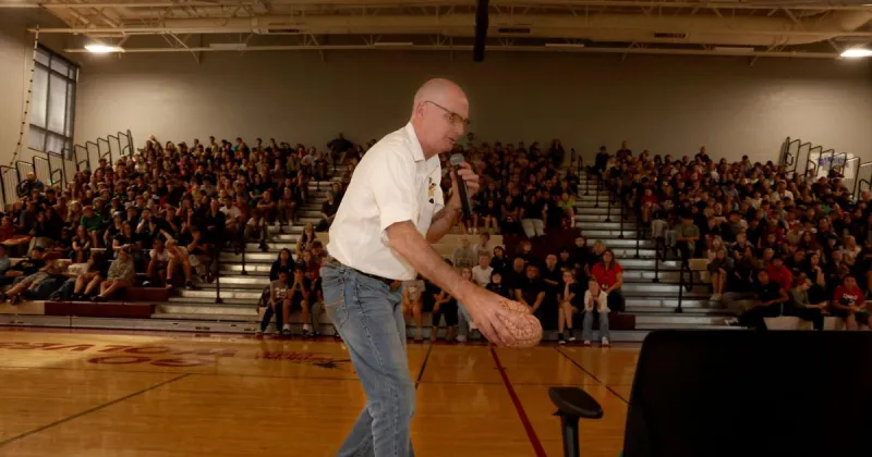 Photo: Former DEA agent delivers anti-drug message to middle schools