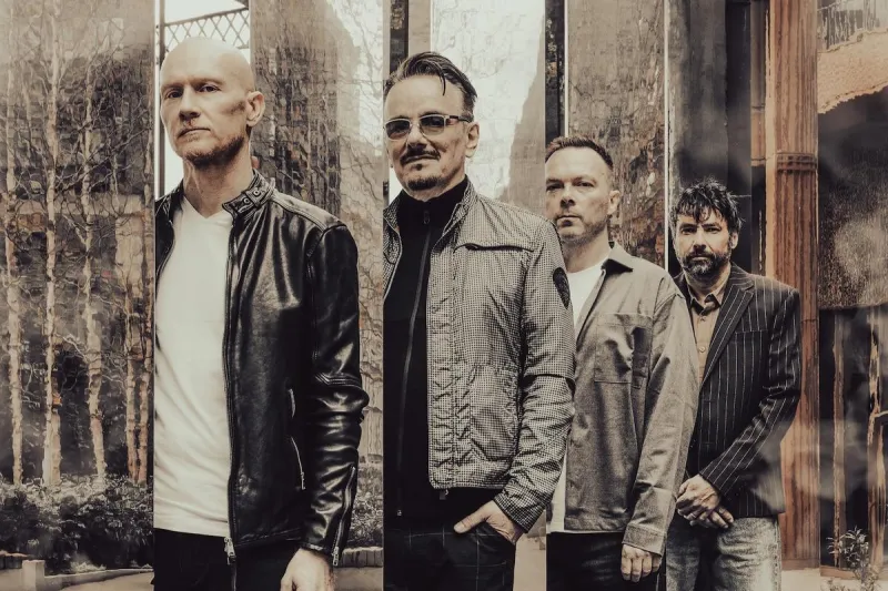 The Pineapple Thief's Bruce Soord Dives Into New Album - 'Let's Just Do What We Do Live'