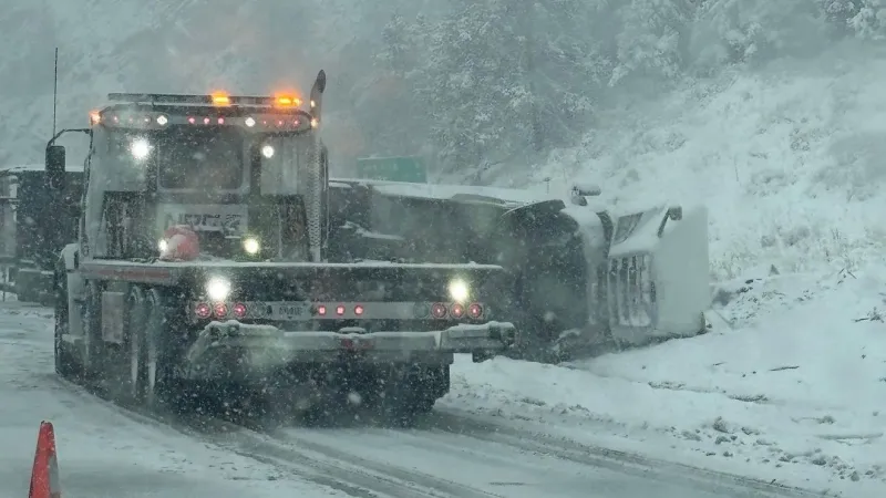 Semi crash blocks both lanes on Homestake Pass