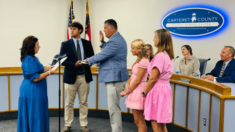 Matt Johnson sworn in to Carteret County school board, filling Nathan Chambers' seat