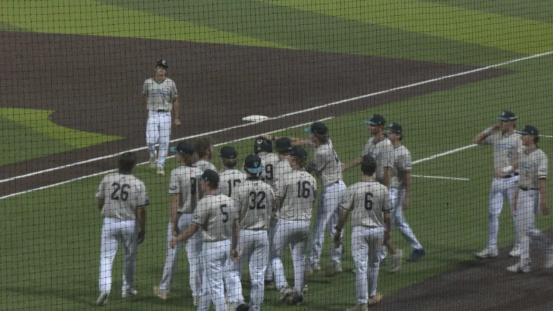 Ghost Crabs continue hot streak with win over Shallywags