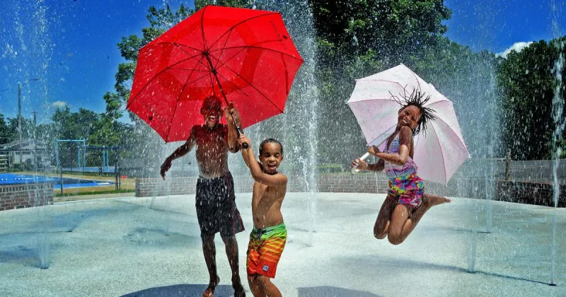 Southern Pines Opens Cooling Station, Makes Pool Free for Holiday Weekend