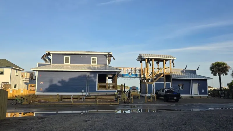 Sprinklers quickly put out early-morning fire at Jolly Roger Pub & Marina in Ocracoke