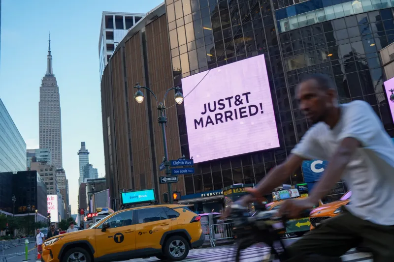 Taylor Swift, Travis Kelce marry among famous friends at Madison Square Garden