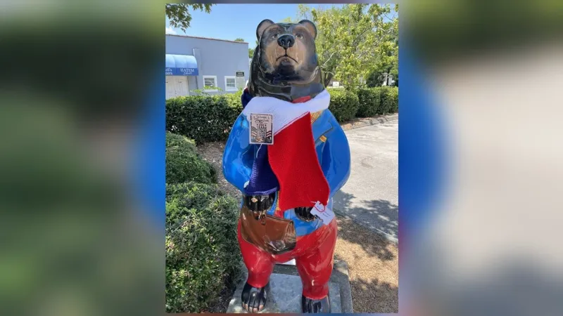 New Bern Yarn Project threads 215,000 Facebook views for scarfed-up bear statues