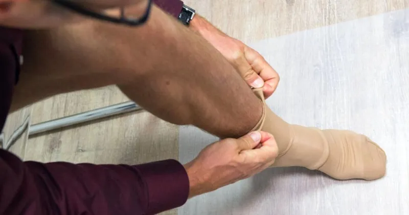 How to prevent your feet and legs from swelling during long trips