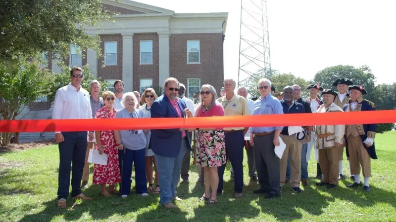 Jones County courthouse hosts unveiling of three Revolutionary War markers