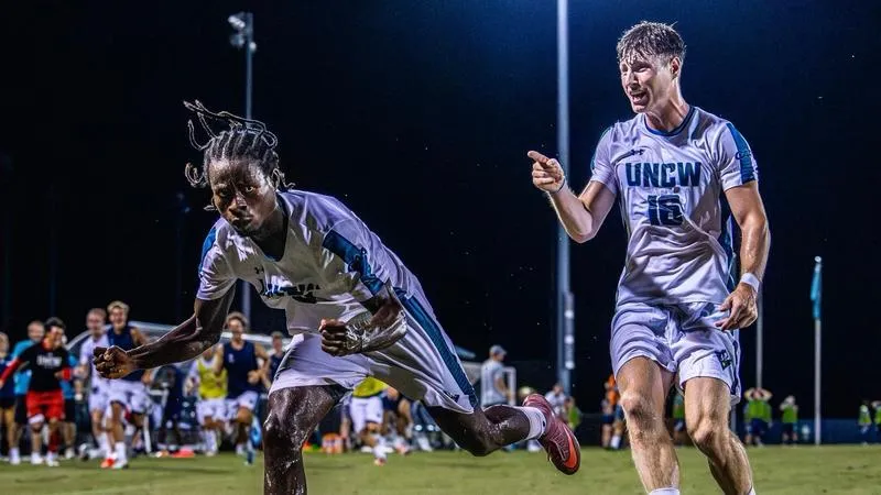 Gyamfi, Lee Propel Seahawks to 2-0 Win vs. Eagles