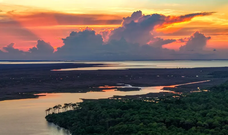 Nature reveals golden moment over Cedar Island