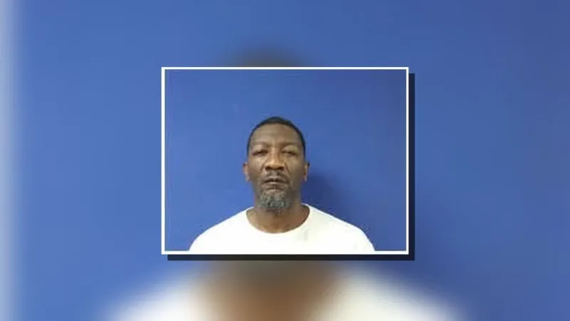 Clinton man faces 10 felony charges after Dollar General robbery in Sampson County