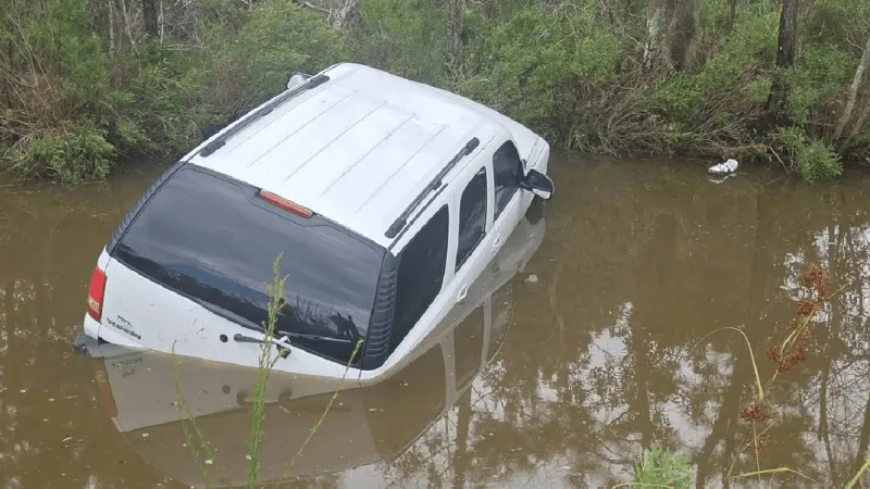 Driver ok after car enters canal in Belhaven
