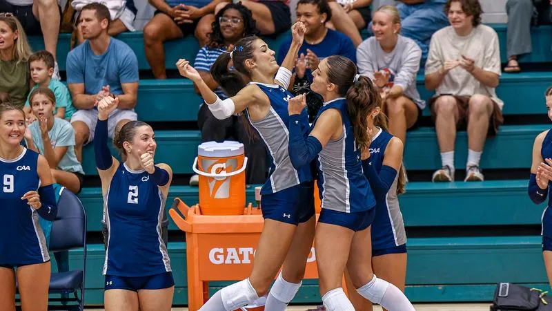 Bacon, Sullivan Lift Volleyball Over Bulldogs