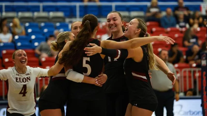 Phoenix Rolls Past Robert Morris In Straight Sets