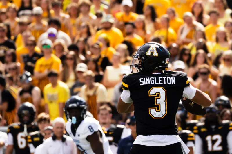Mountaineers send Black Bears back into hibernation with blowout win