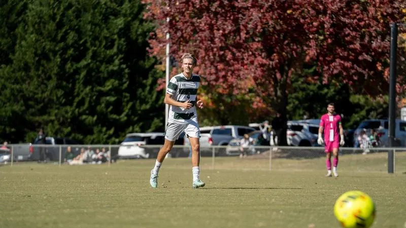 Men's Soccer Falls at Queens