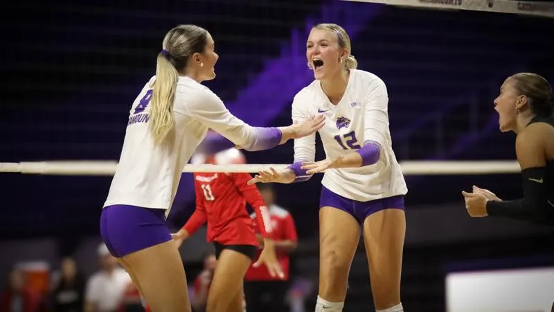 Volleyball Opens Home Slate with Four-Set Win over Gardner-Webb