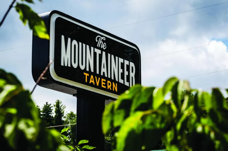 Mountaineer Tavern abre sus puertas antes de la temporada de ftbol americano de App State