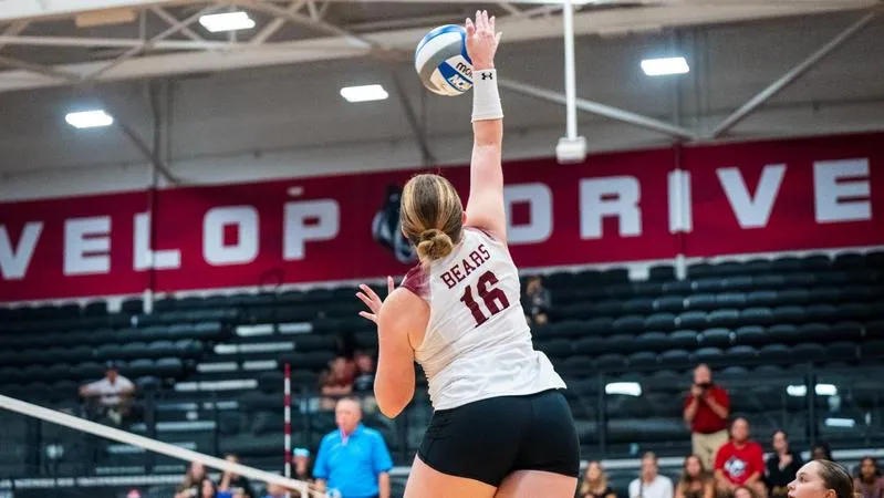 Volleyball drops four set match at Tusculum