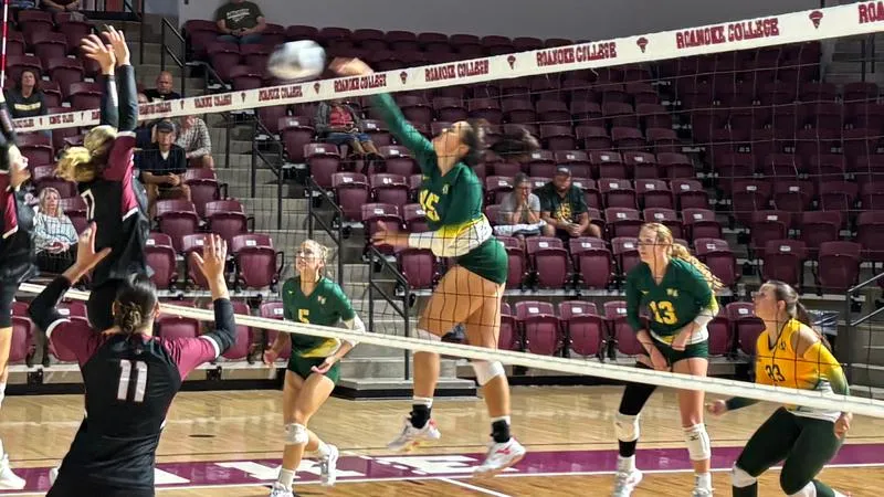 Hovander Lands 1000th Career Kill, Women's Volleyball Falls Twice In Maroon Classic