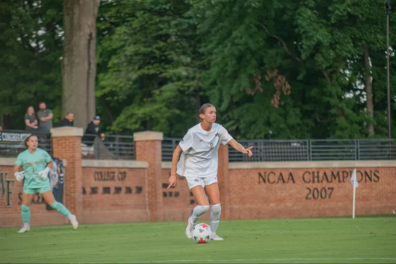 Women's soccer remains undefeated against No. 21 Florida