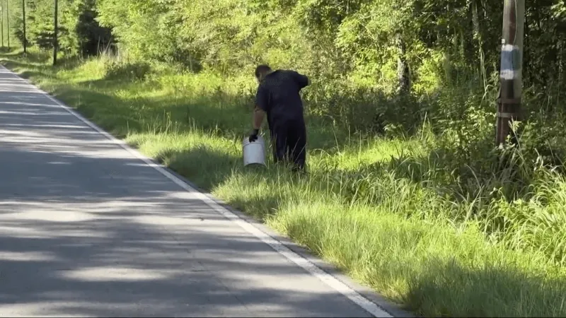 Craven County inmate litter crews clean roads while earning sentence credit