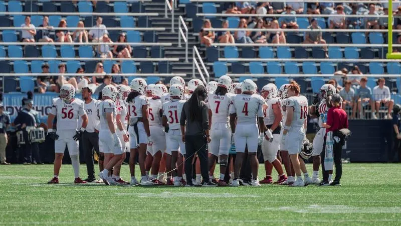Elon Returns Home To Face Sacred Heart