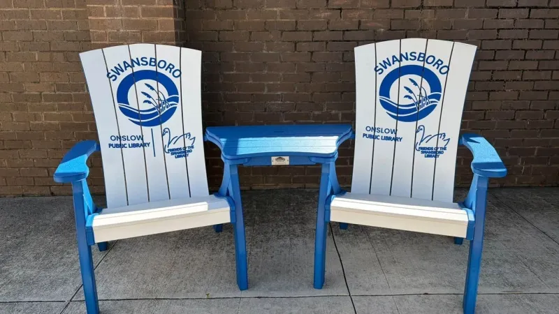 New outdoor seating added at Swansboro Library entrance for visitors