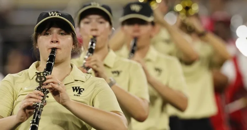 Update: Wake Forest trying to hang with fifth-ranked Miami after three quarters