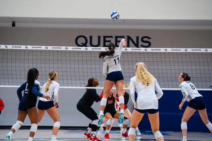 Royals Push Davidson to Five Sets in Curry Arena