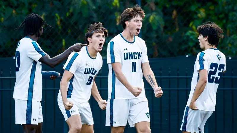 Keay, Roberts Lead Men's Soccer to CAA Road Win