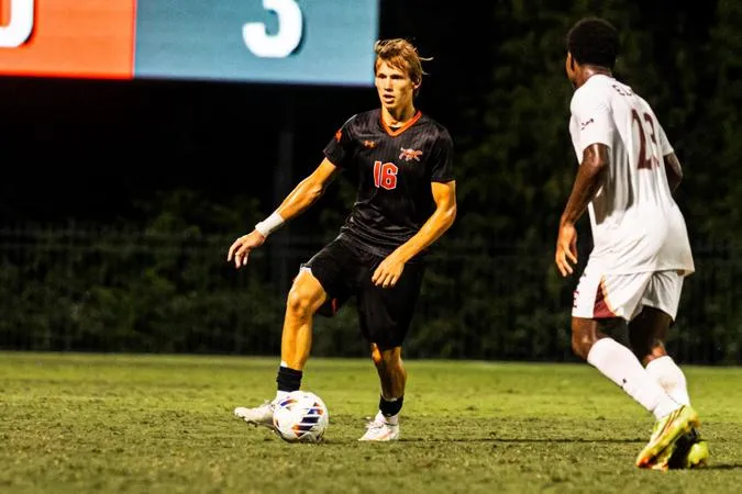 Camels drop match against No. 23 UNCW