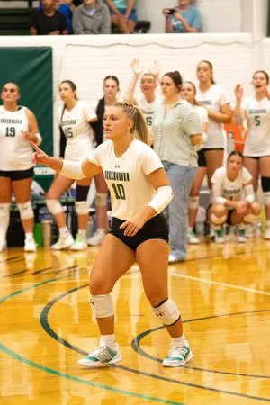 Volleyball Falls to Meredith 3-2