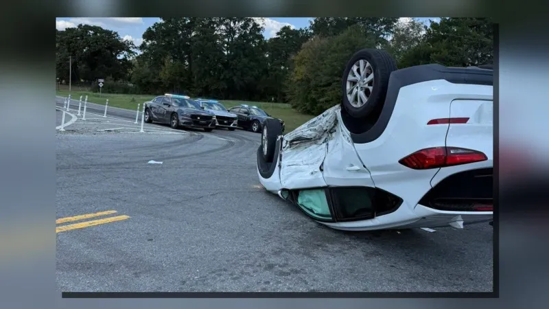 No one trapped after two-vehicle crash leaves one car overturned in Wayne County