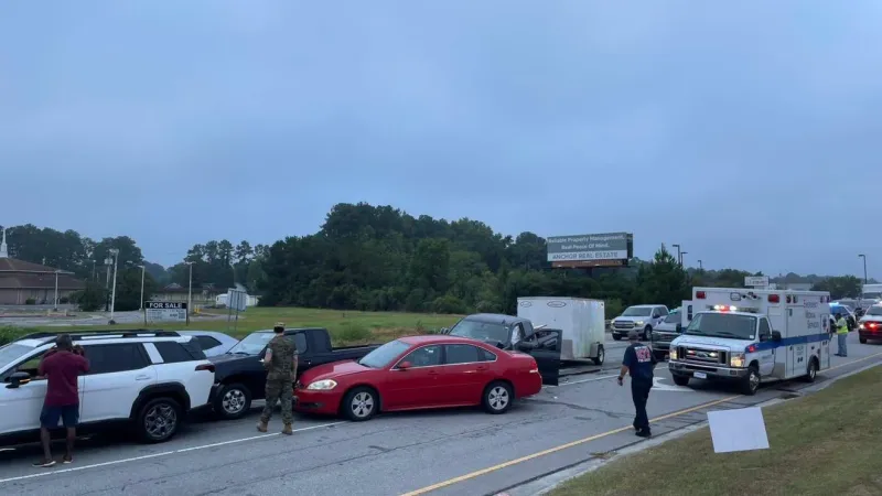 Jacksonville police investigate 5-vehicle crash, lanes blocked on U.S. 17