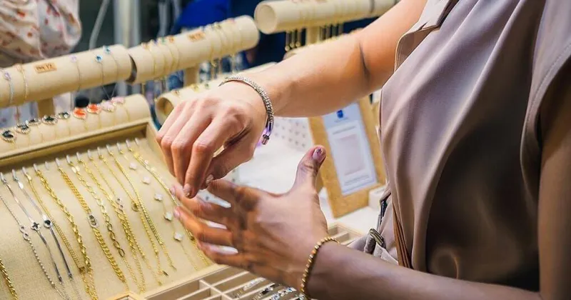 Study: 40% of travelers buy jewelry on vacation. Here's how to do it right.