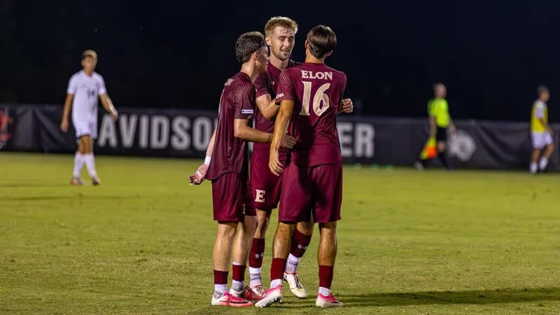 Phoenix Holds Off Davidson For Road Win