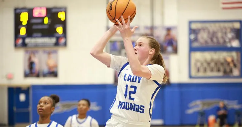 Statesville basketball star commits to DI college in NC