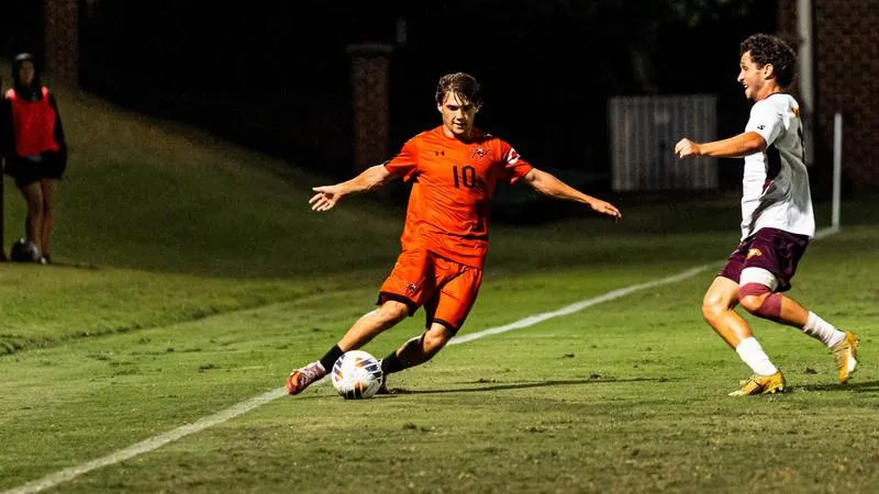 Camels go on the road to face the Tribe