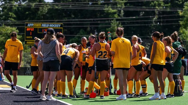 Field Hockey Suffers First Conference Loss at Ohio, 2-1