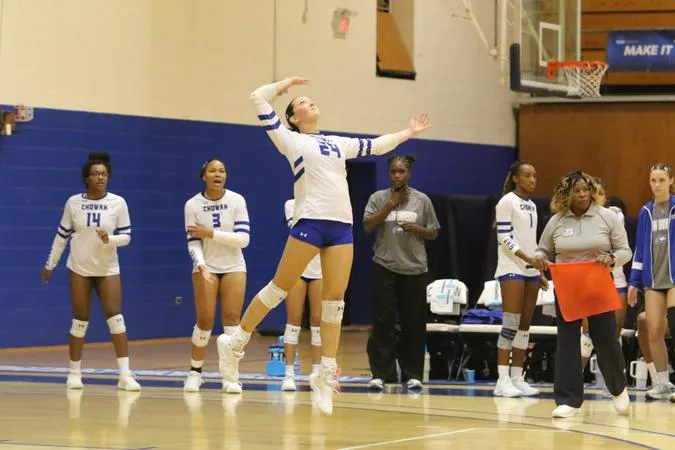 Hawks Battle Through Three Tight Sets Against Shorter
