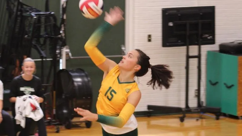 Women's Volleyball Splits Tri-Match, Defeating Sweet Briar in Three Sets